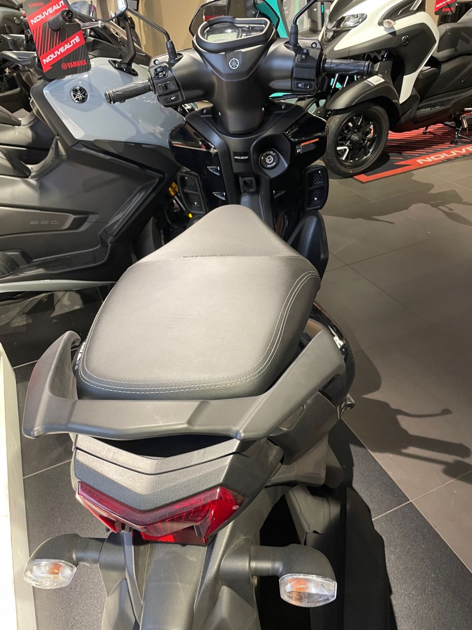 YAMAHA RayZR 125 4