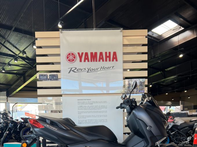 YAMAHA XMAX 125 4