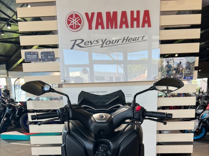 YAMAHA XMAX 125 4