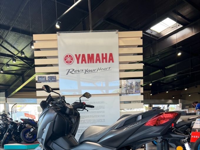 YAMAHA XMAX 125 4
