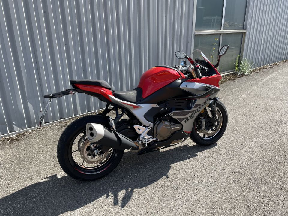 QJ MOTOR SRK 600 RR 4