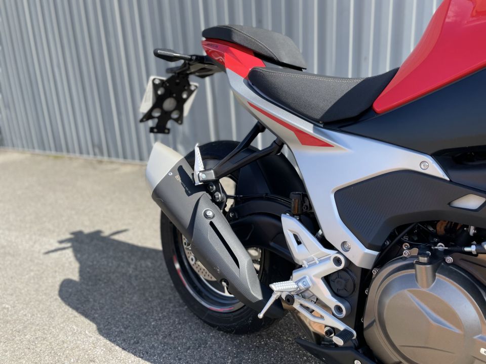 QJ MOTOR SRK 600 RR 4