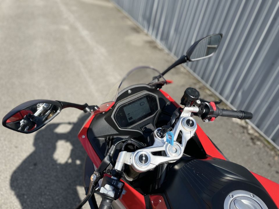 QJ MOTOR SRK 600 RR 4