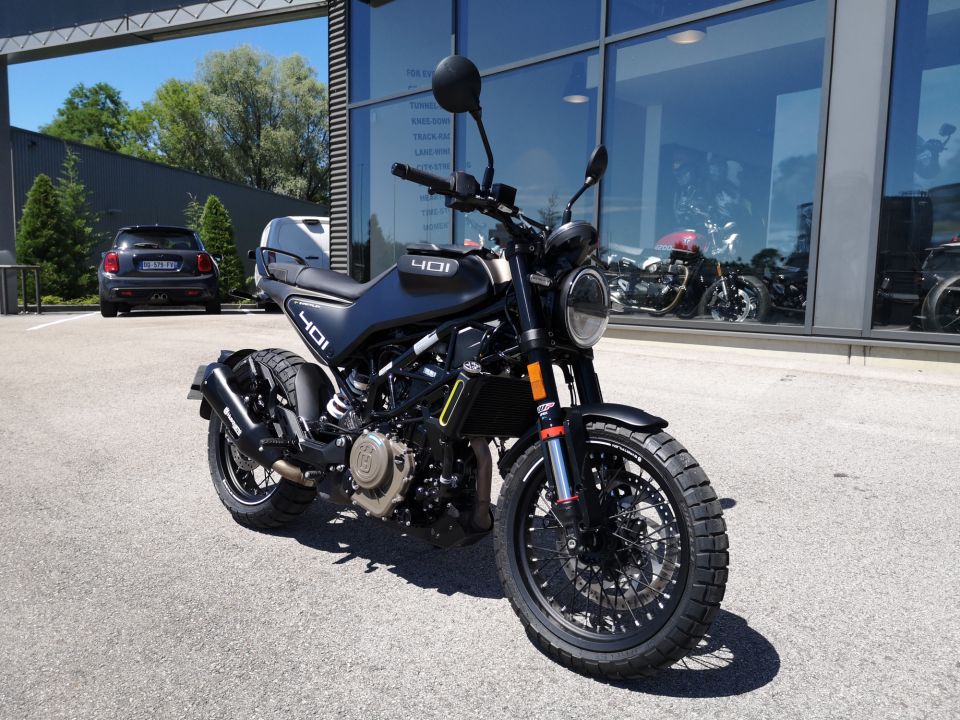 HUSQVARNA SVARTPILEN 401 4