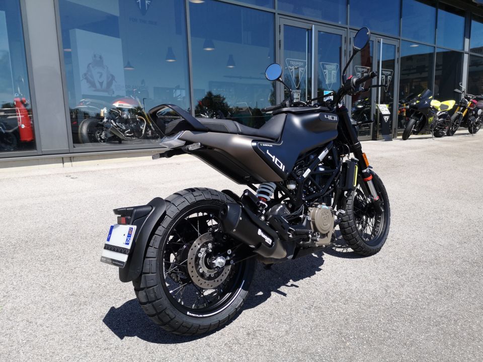 HUSQVARNA SVARTPILEN 401 4