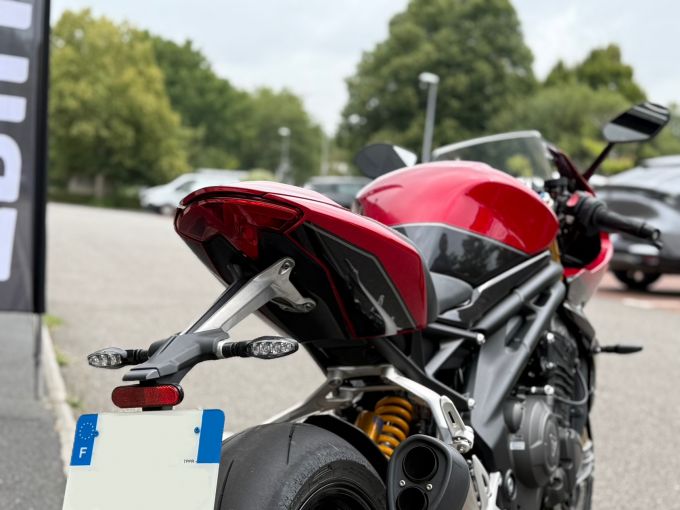 TRIUMPH SPEED TRIPLE 1200 RR 4