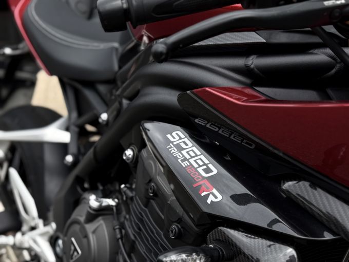 TRIUMPH SPEED TRIPLE 1200 RR 4