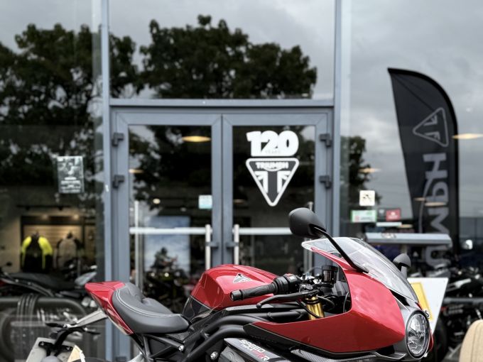 TRIUMPH SPEED TRIPLE 1200 RR 4