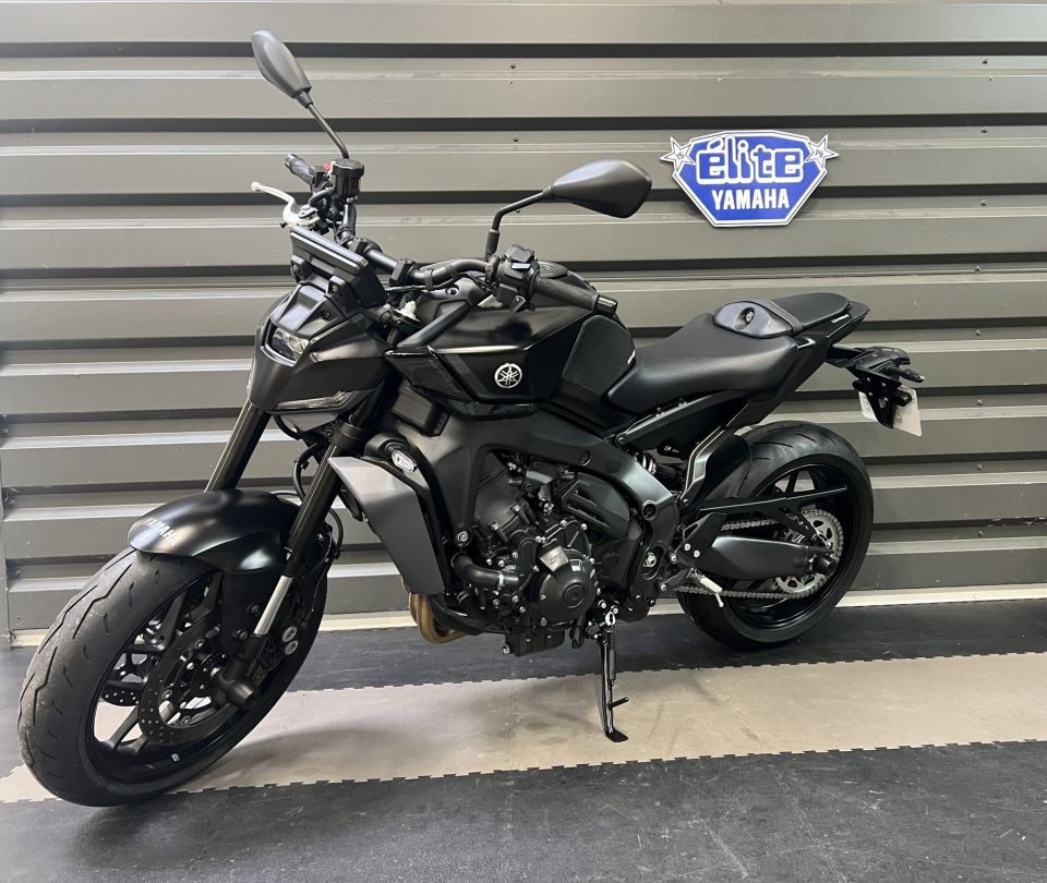 YAMAHA MT-09  Y-AMT 4