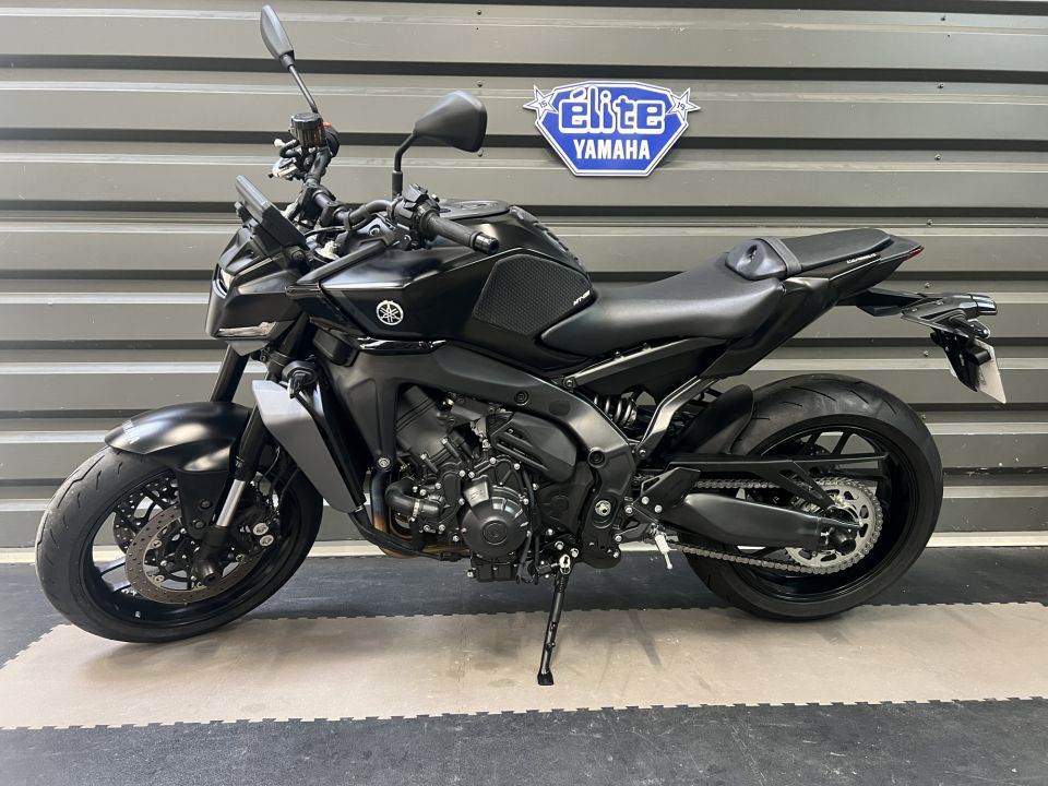 YAMAHA MT-09  Y-AMT 4