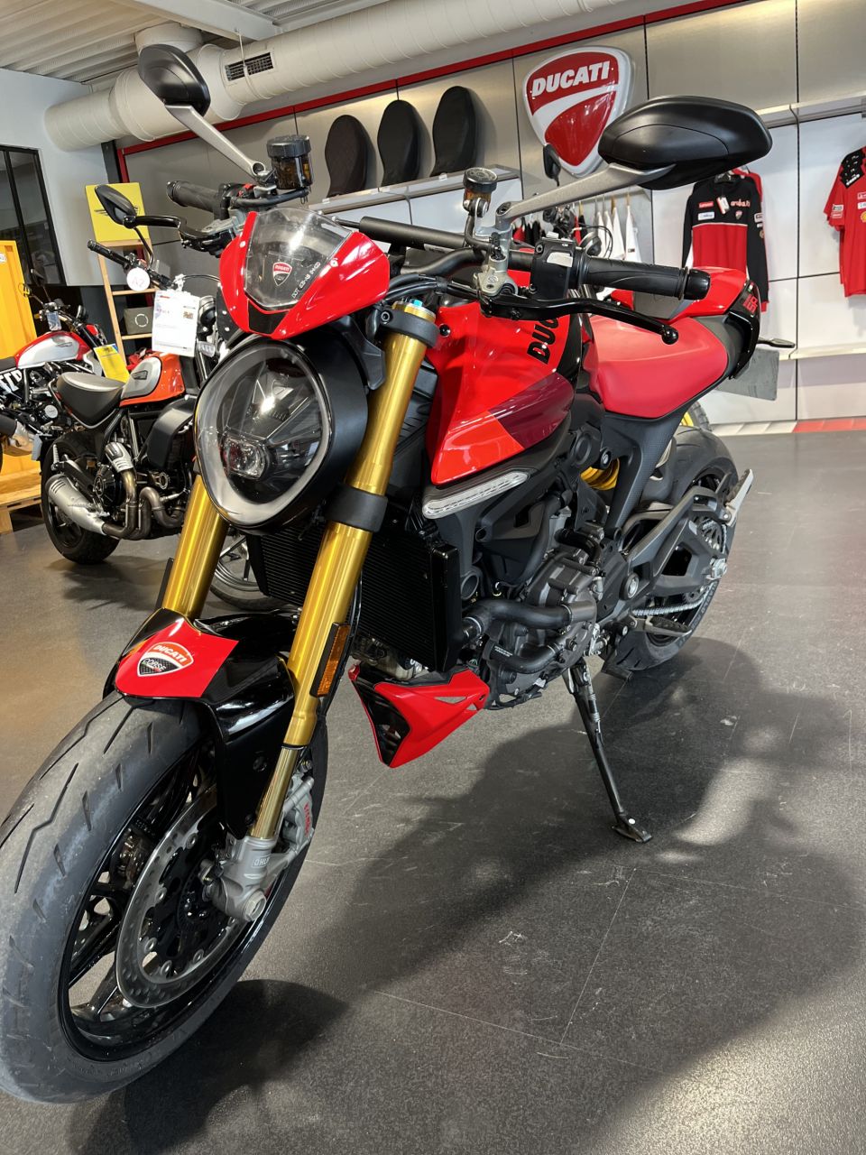 DUCATI MONSTER DARK 4