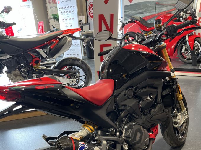 DUCATI MONSTER DARK 4
