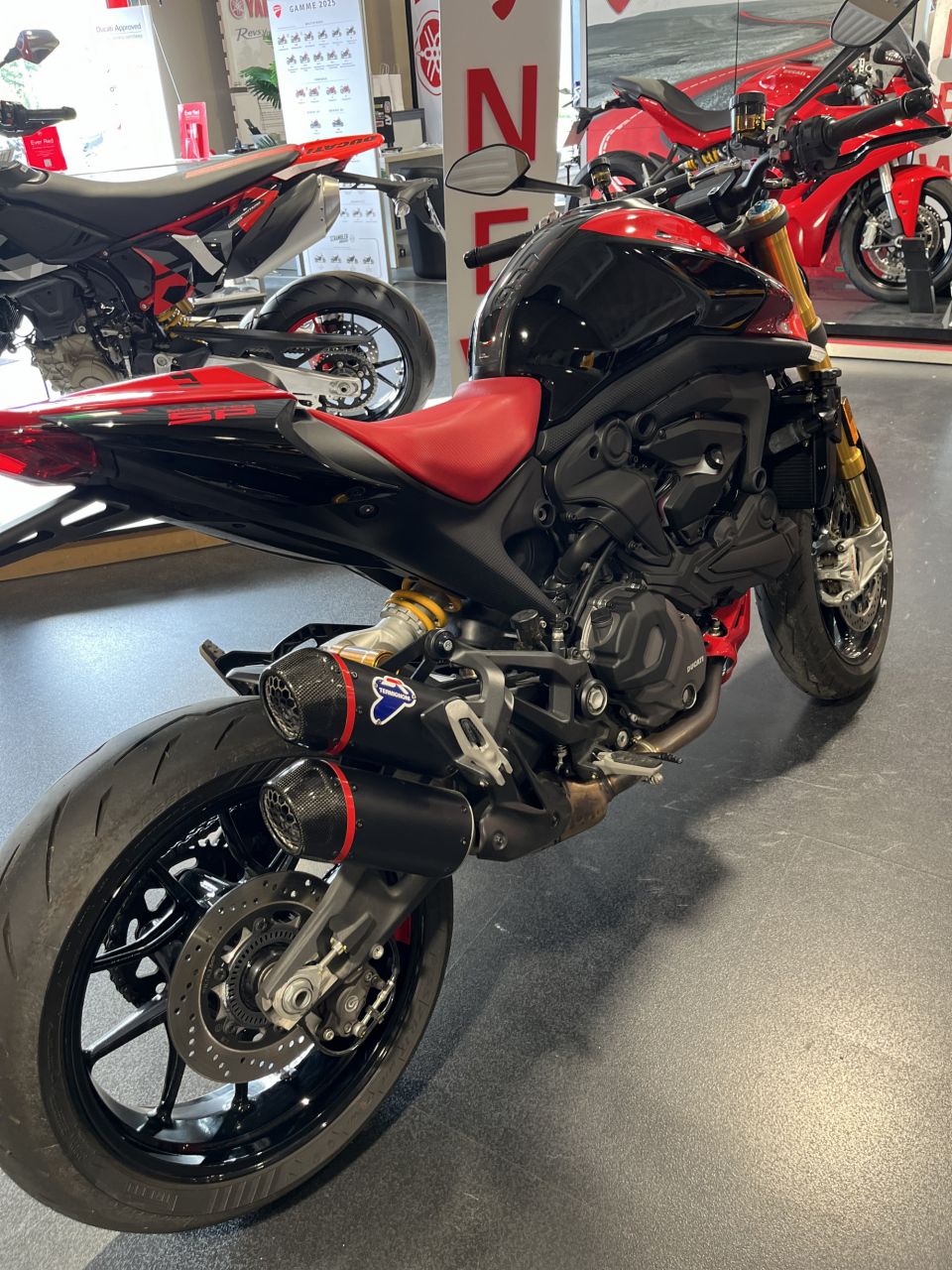 DUCATI MONSTER DARK 4