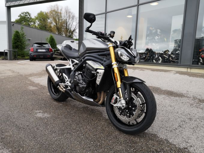 TRIUMPH SPEED TRIPLE 1200 RS 4