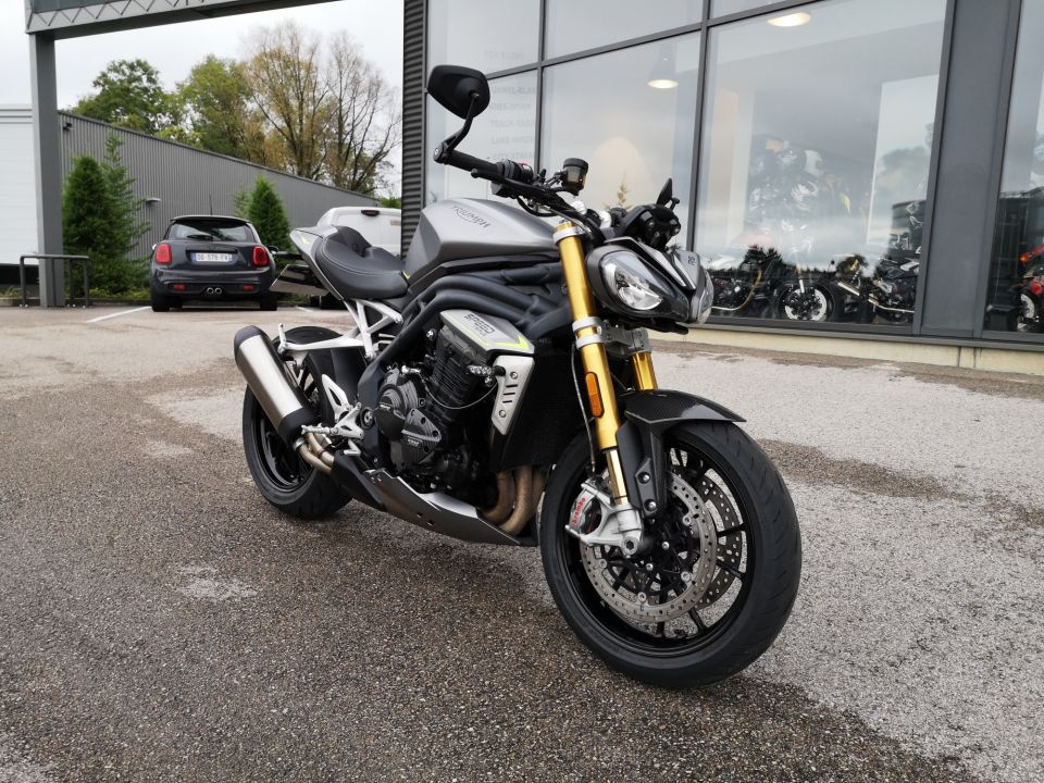 TRIUMPH SPEED TRIPLE 1200 RS 4