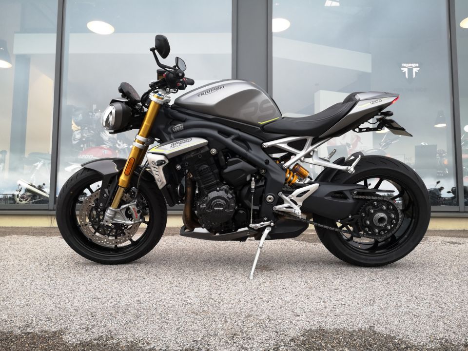 TRIUMPH SPEED TRIPLE 1200 RS 4
