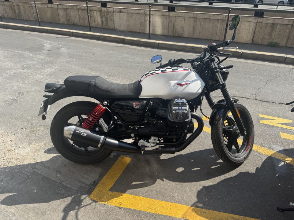 MOTO GUZZI V7 STONE 4