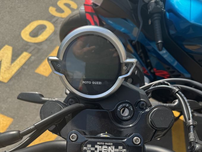 MOTO GUZZI V7 STONE 4