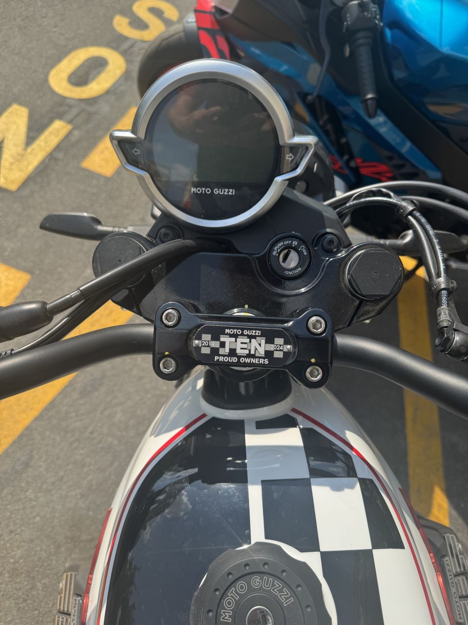 MOTO GUZZI V7 STONE 4