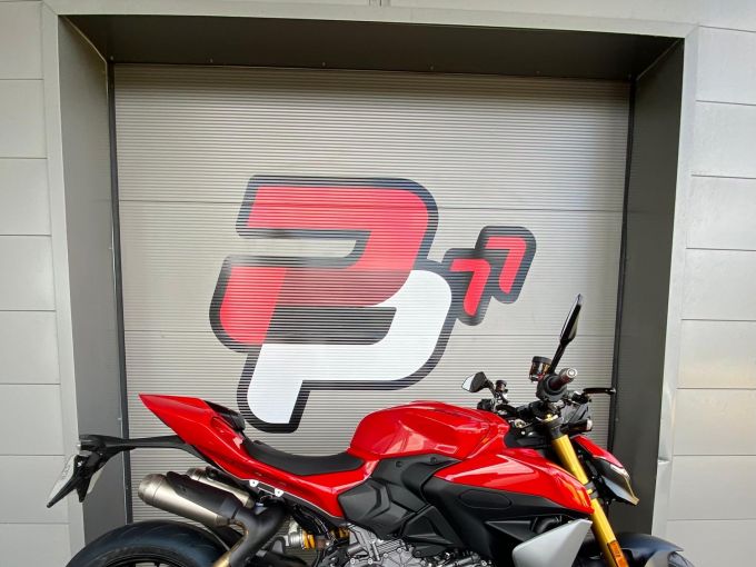 DUCATI STREETFIGHTER V2S 4