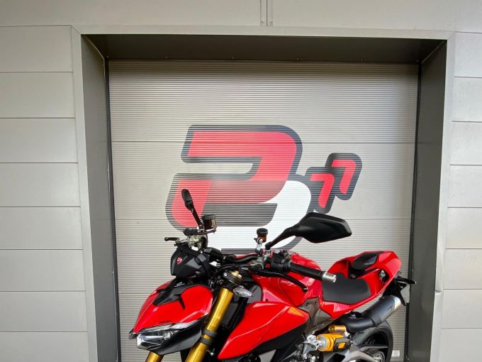 DUCATI STREETFIGHTER V2S 4