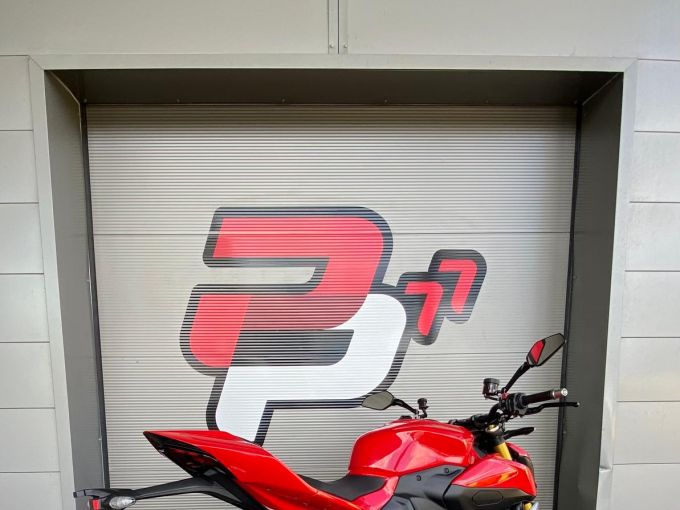 DUCATI STREETFIGHTER V2S 4
