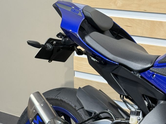 YAMAHA YZF 1000 R1 4