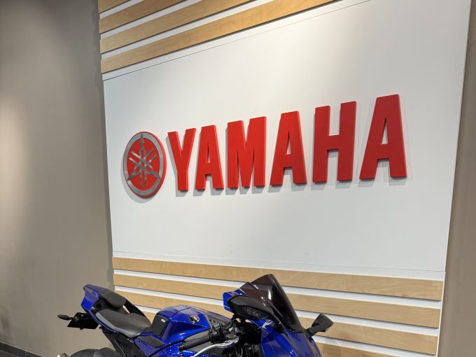 YAMAHA YZF 1000 R1 4