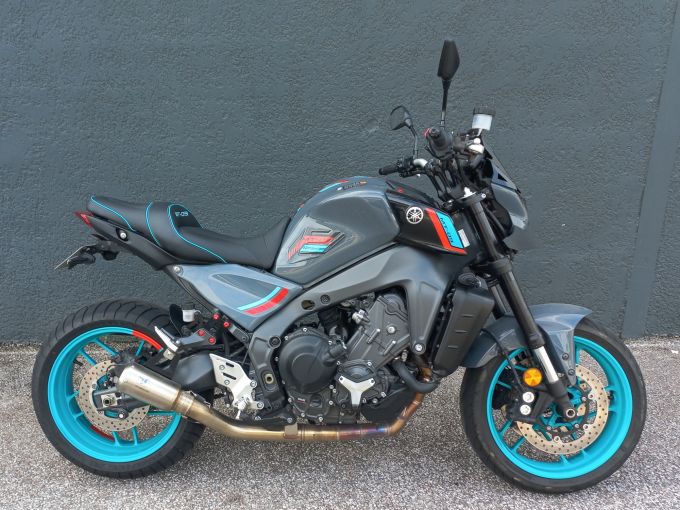 YAMAHA MT-09 4