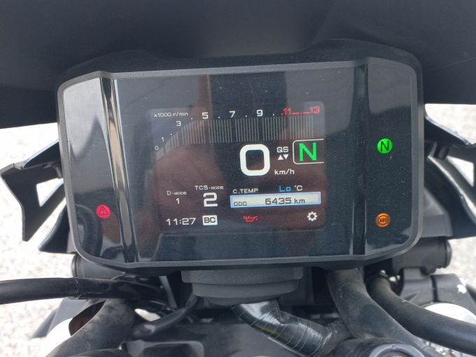 YAMAHA MT-09 4