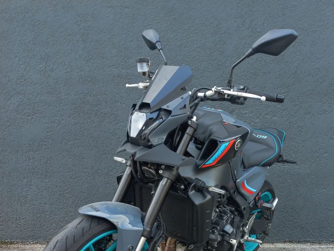 YAMAHA MT-09 4