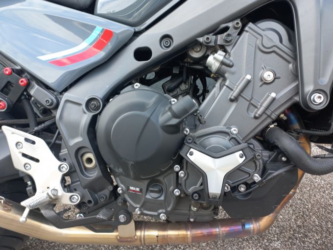 YAMAHA MT-09 4