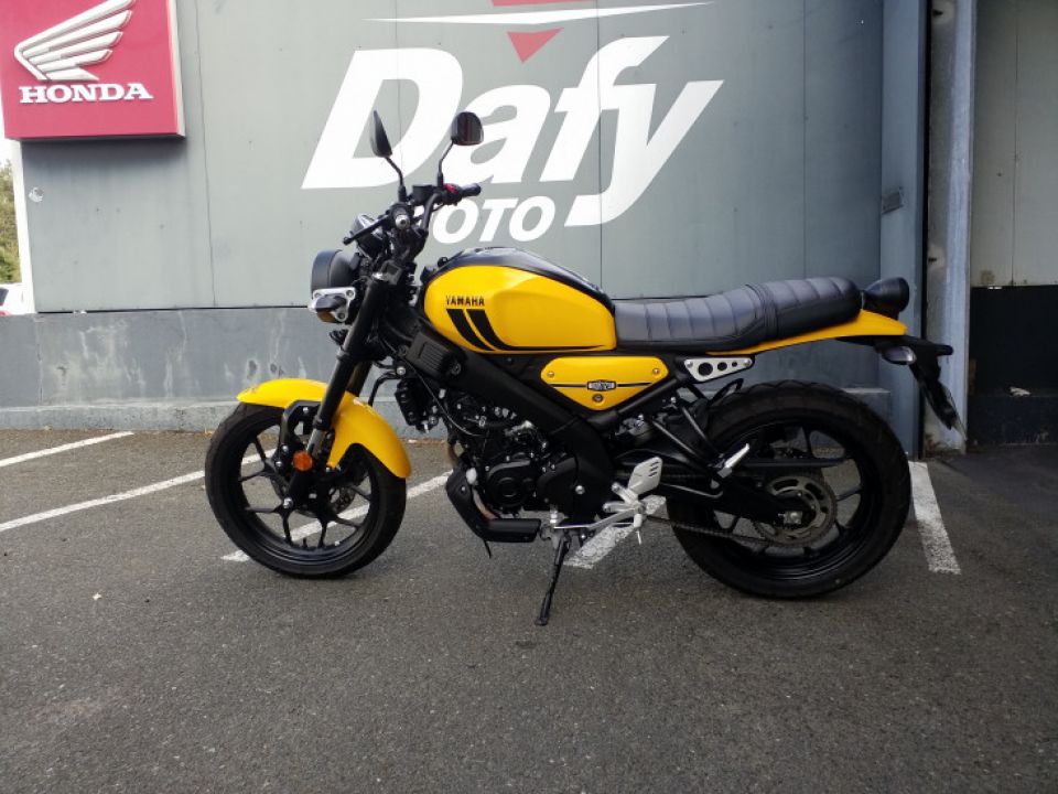 YAMAHA XSR 125 4