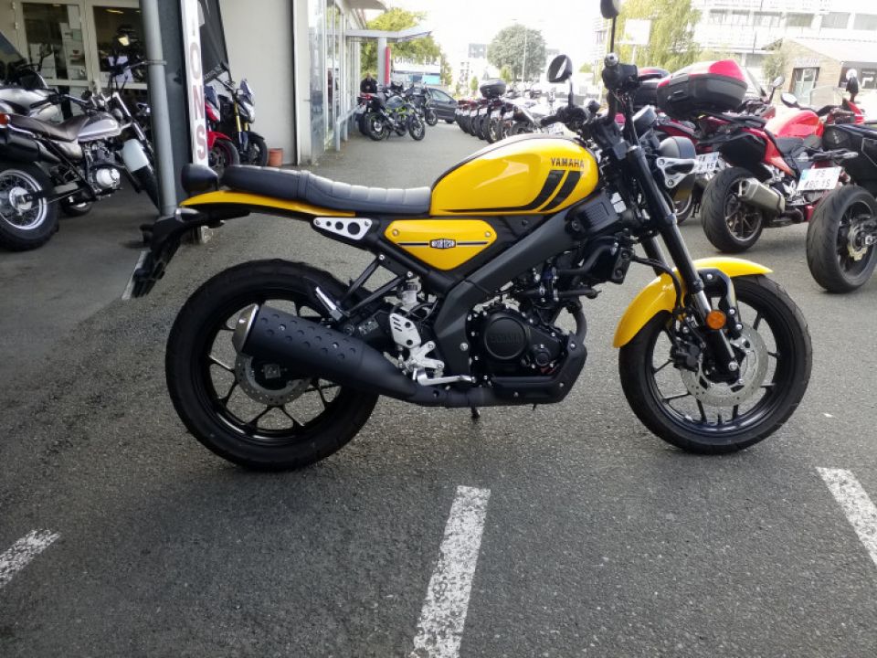 YAMAHA XSR 125 4