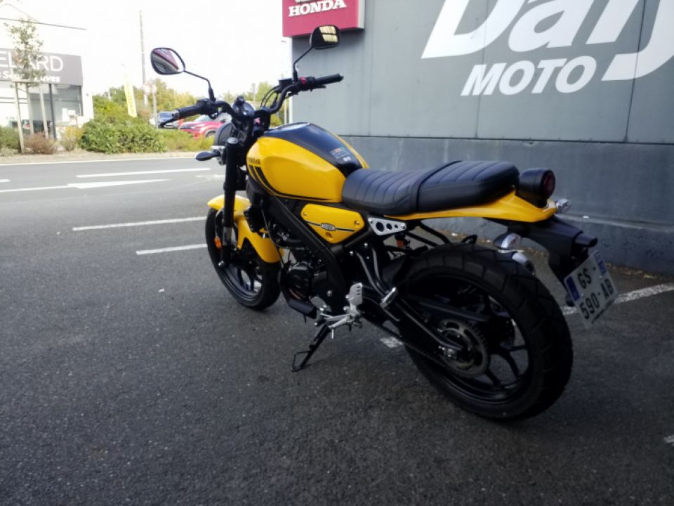 YAMAHA XSR 125 4