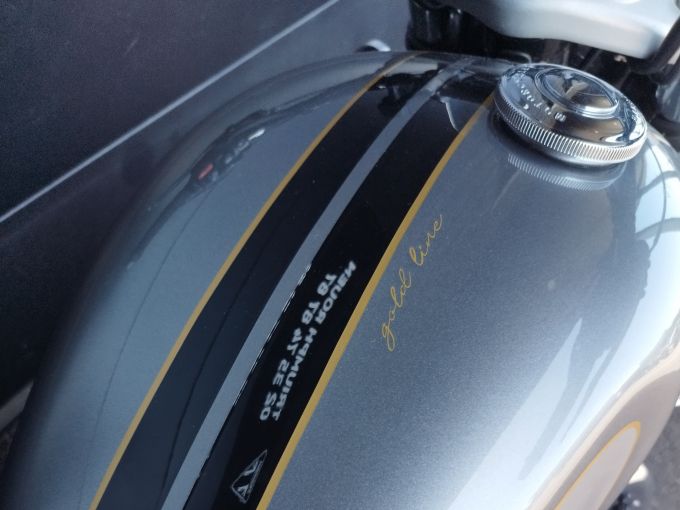 TRIUMPH BONNEVILLE SPEEDMASTER 1200 GOLD LINE Edition 4