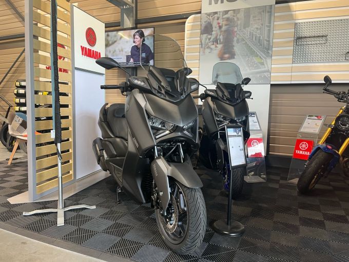 YAMAHA XMAX 300 4