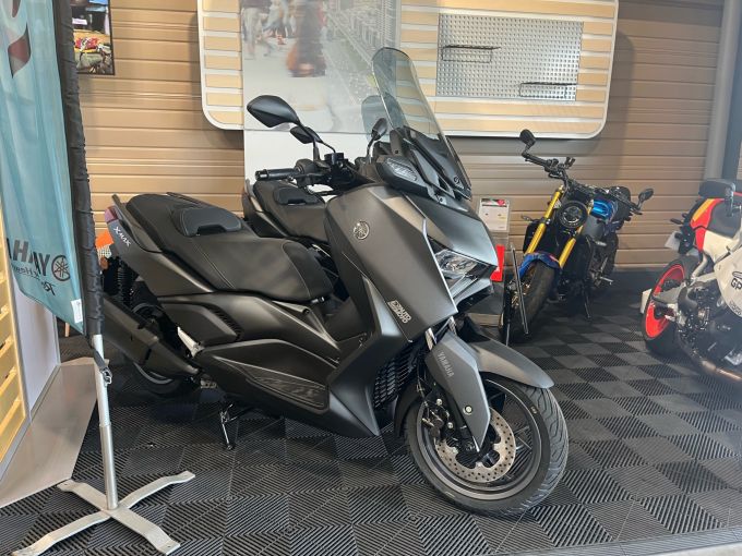 YAMAHA XMAX 300 4