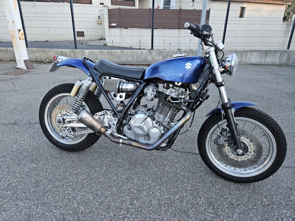 SUZUKI DR 750 4