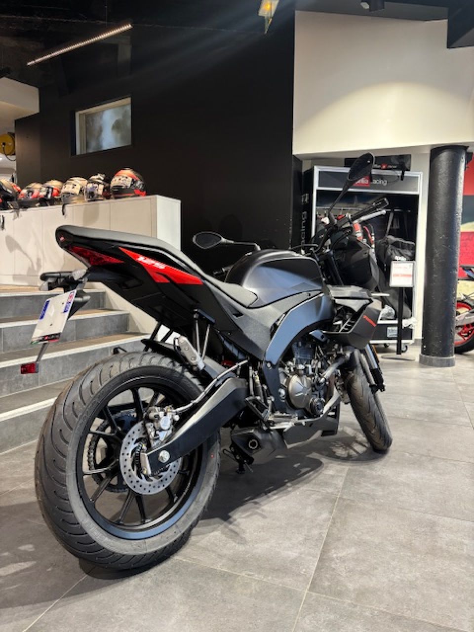 APRILIA TUONO 125 ABS 4