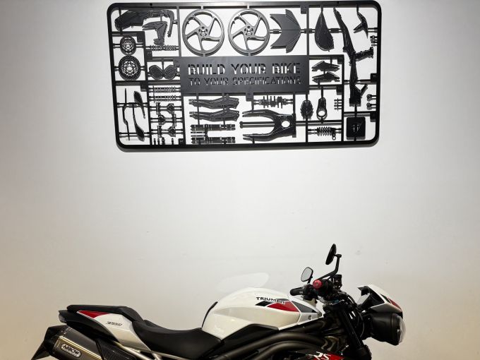 TRIUMPH SPEED TRIPLE 1050 RS 4