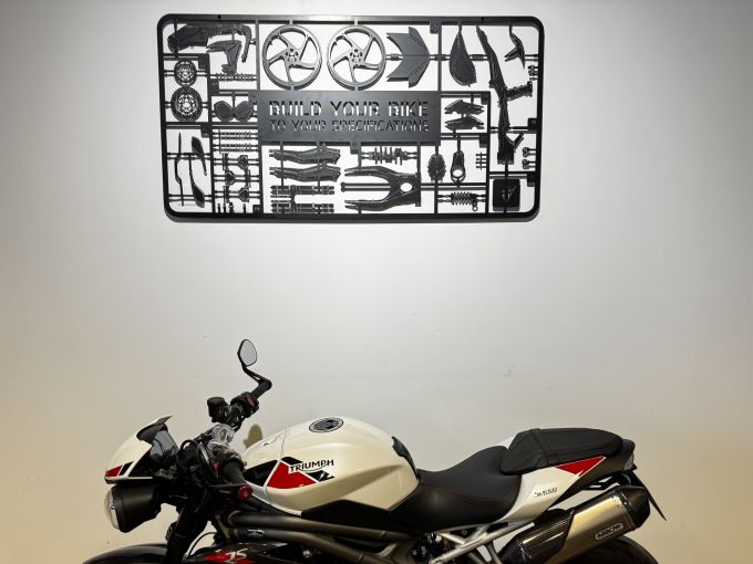 TRIUMPH SPEED TRIPLE 1050 RS 4