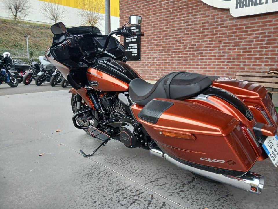 HARLEY-DAVIDSON TOURING ROAD GLIDE 1977 CVO 4