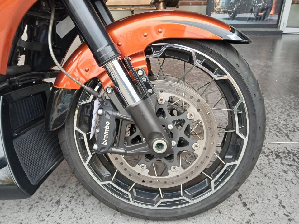 HARLEY-DAVIDSON TOURING ROAD GLIDE 1977 CVO 4