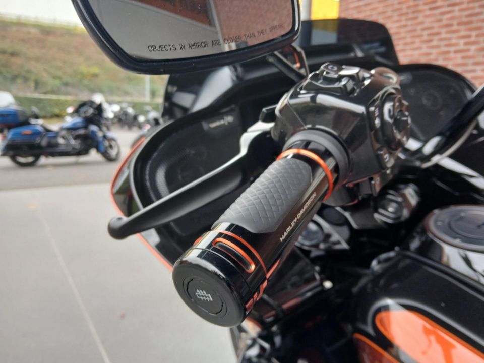 HARLEY-DAVIDSON TOURING ROAD GLIDE 1977 CVO 4