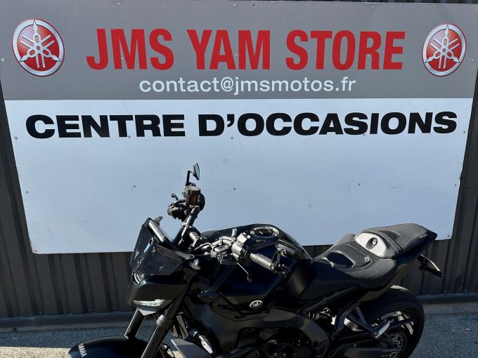 YAMAHA MT-09 4