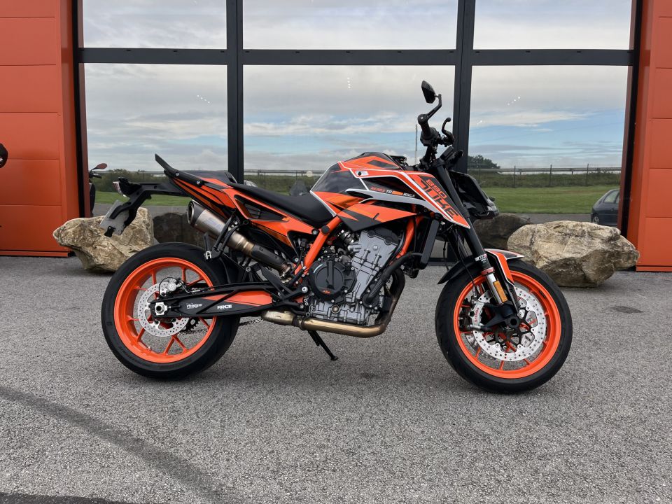 KTM 890 DUKE 4