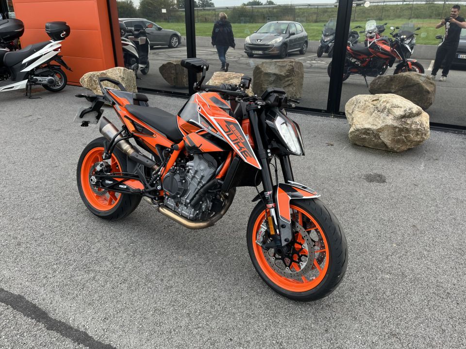 KTM 890 DUKE 4