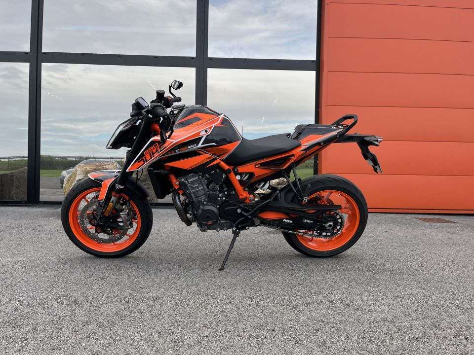 KTM 890 DUKE 4