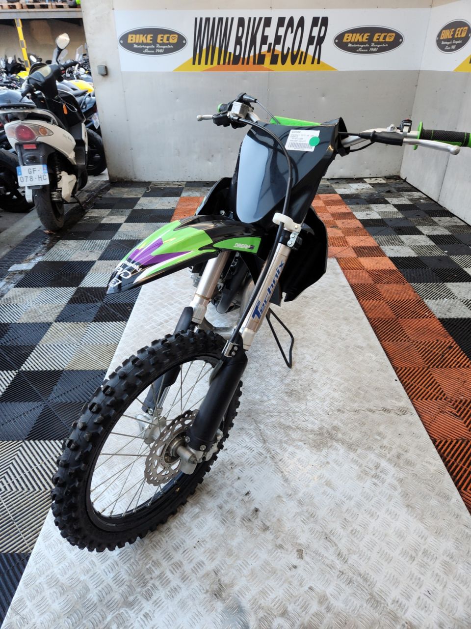 KAWASAKI KX 4